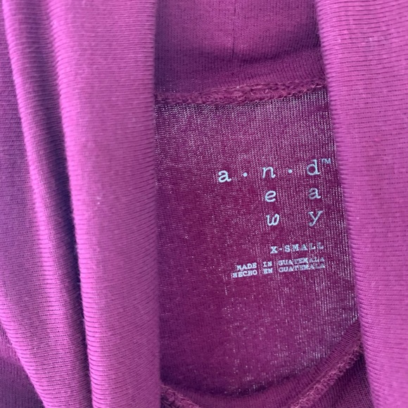 Elbow length purple turtleneck - Picture 3 of 4